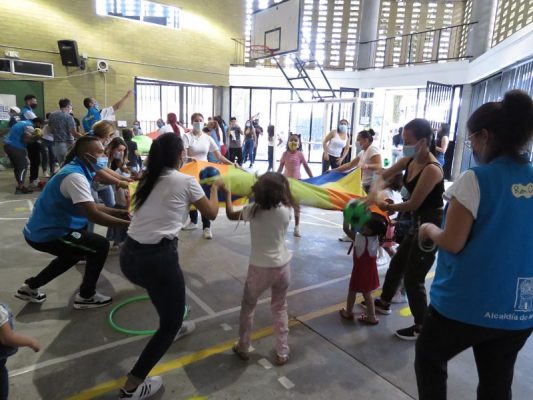En El Barrio Santa Cruz, Se Vivió Una Jornada Lúdica Para Promover El Autocuidado En Menores De Edad