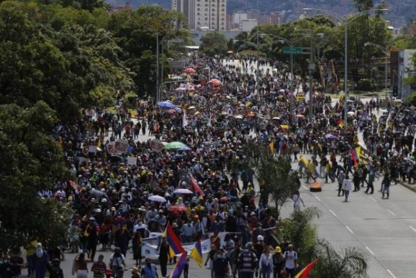 Heridos Tras Marchas En Medellín